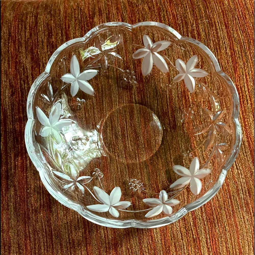 Crystal designed bowl